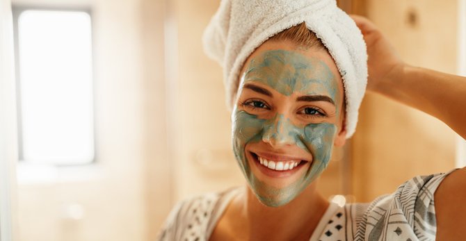 pelle-tendenza-acneica-maschera-viso