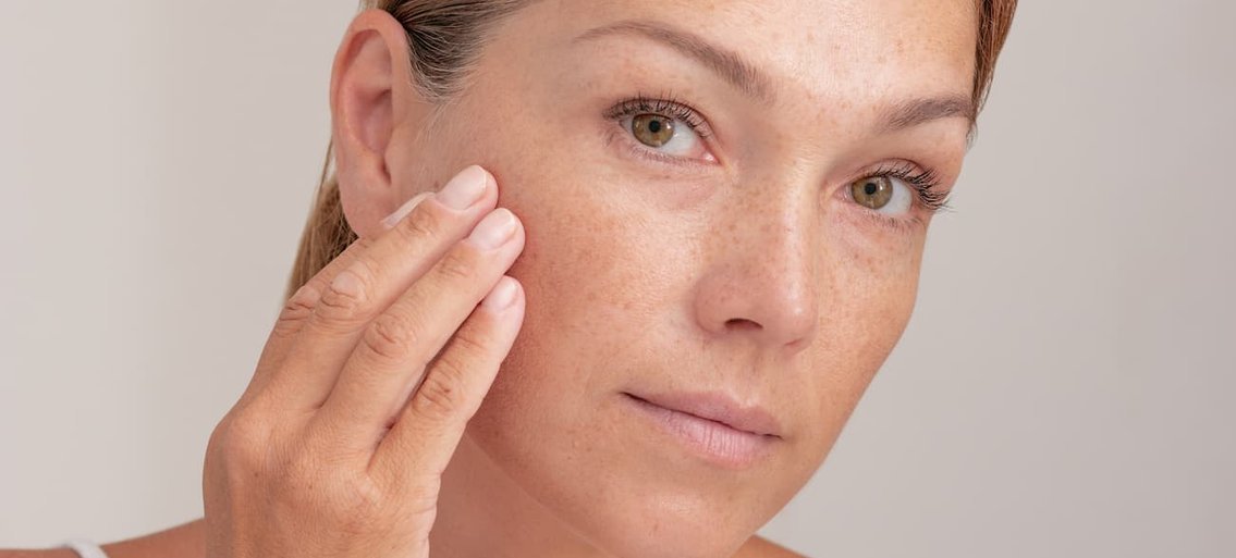 dettaglio delle spalle di na persona