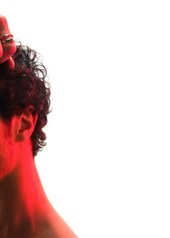 Vichy-Dercos-HairLoss-Model-Website-HeroSlider-Desktop