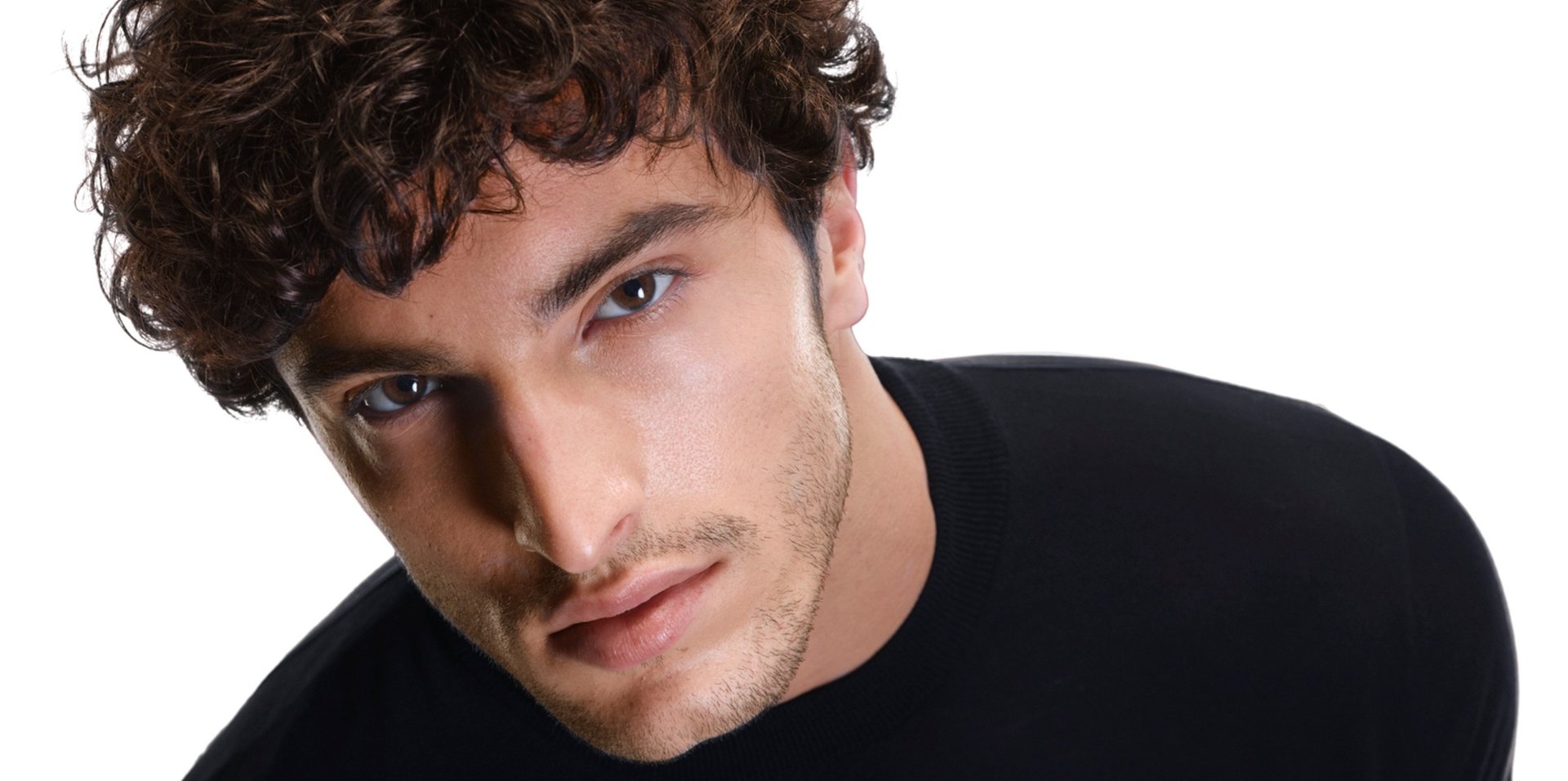 2024-Vichy-Dercos-Aminexil-Booster-Digital-Visuals-Raphael-6373 desk