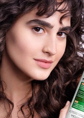 volto in primo piano di una donna