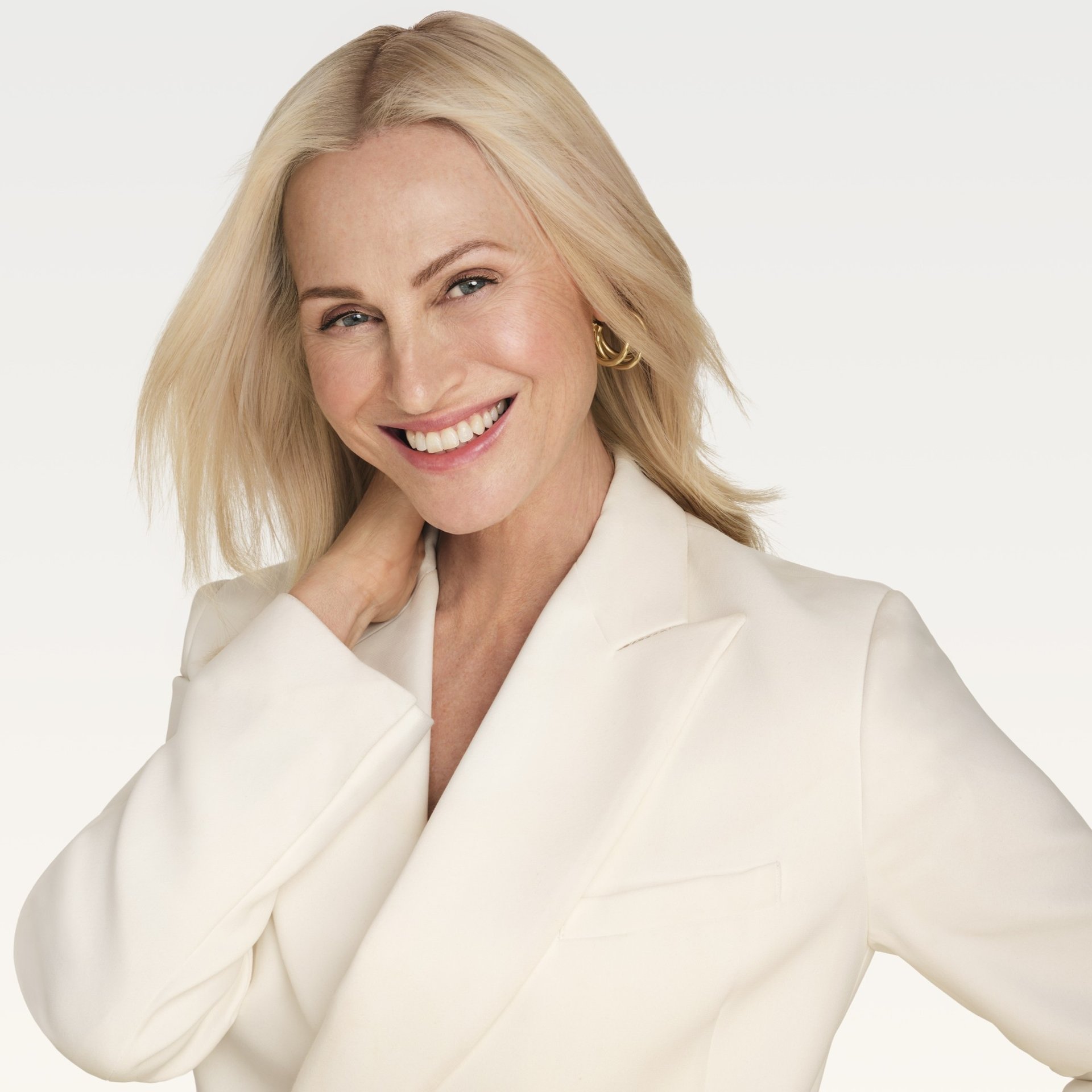 Vichy_Neovadiol_Longevity_Cream_Model_6