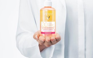 applicazione acqua solare protettiva spf30 idratante